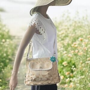 COACH F16558 Signature Kyra Daisy Jacquard Crossbody File Bag Beige Logo Silver